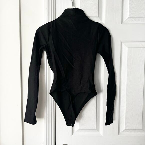 Good American Black Sheen Luster Mock Neck Ruched Front Bodysuit 1 Small GB0436 - Picture 6 of 8